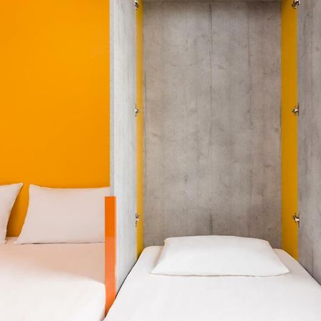 Ibis Budget Lyon Est Бено Екстериор снимка