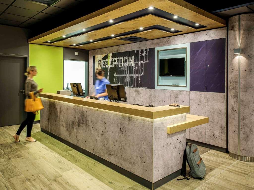 Ibis Budget Lyon Est Бено Екстериор снимка
